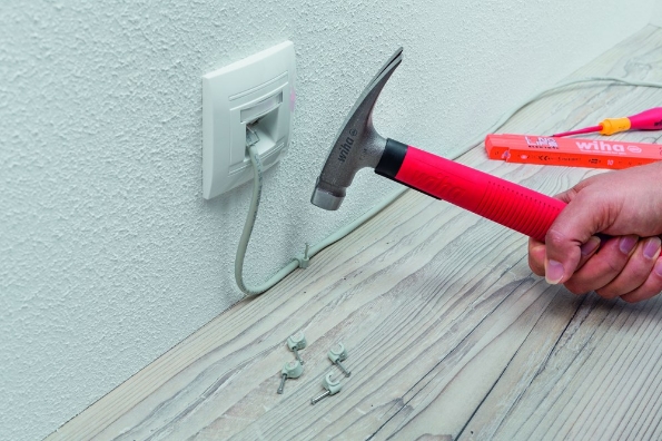 Afbeelding - https-www-ez-catalog-nl-Asset-0964a9857b8d492b9c69b4b238efa283-ImageFullSize-Anw-SB846300E-Elektrikerhammer-02-jpg